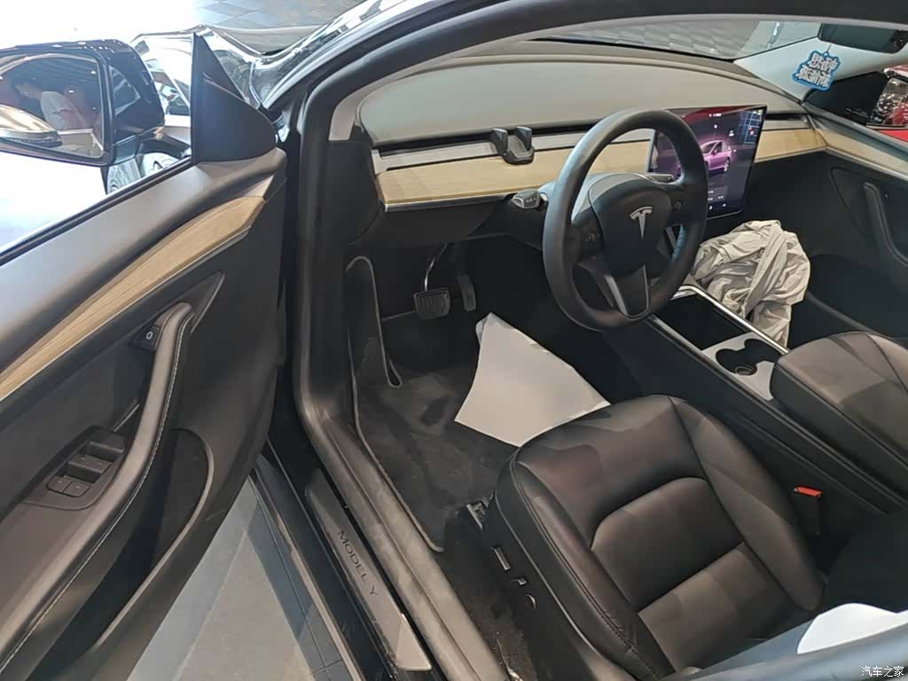 Tesla Model Y, 2023 16