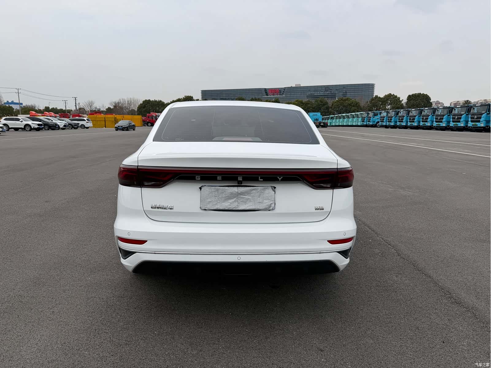 Geely Emgrand, 2021 все фото