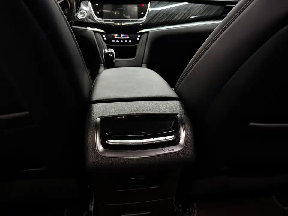 Cadillac XT6