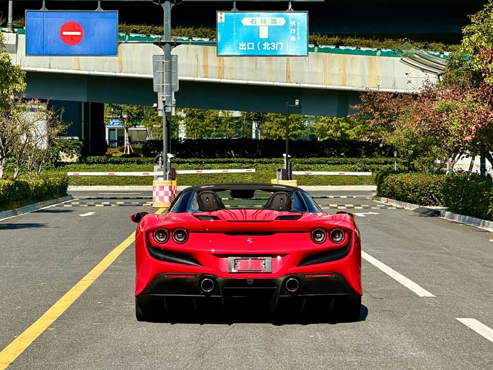Ferrari F8