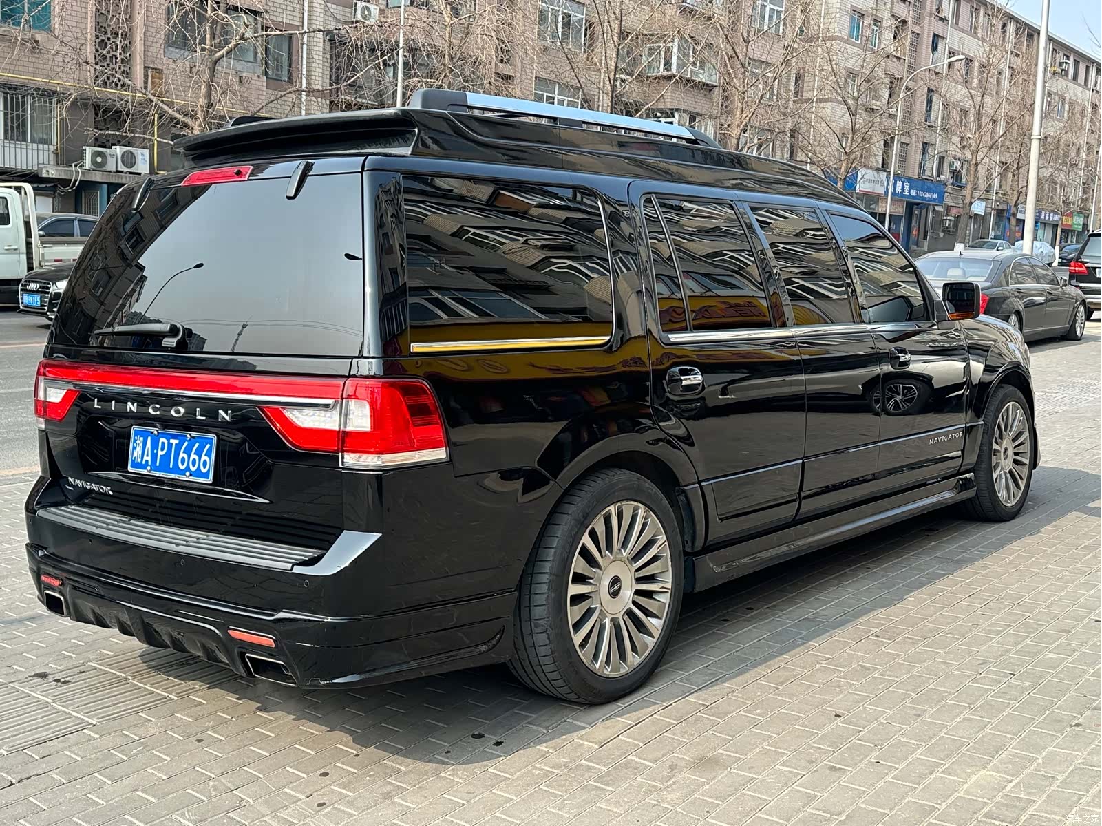 Lincoln Navigator, 2018 3