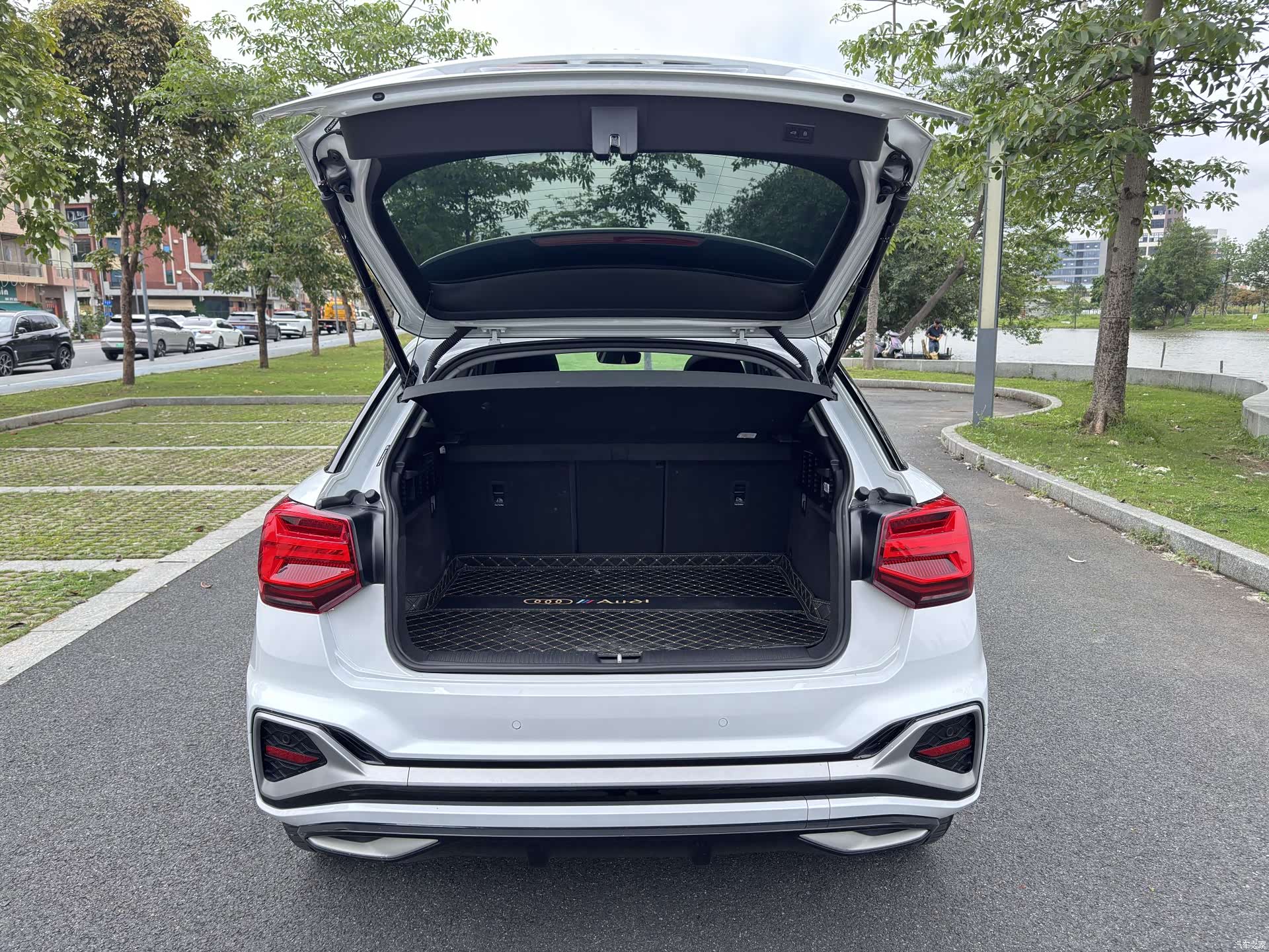 Audi Q2L, 2023 16