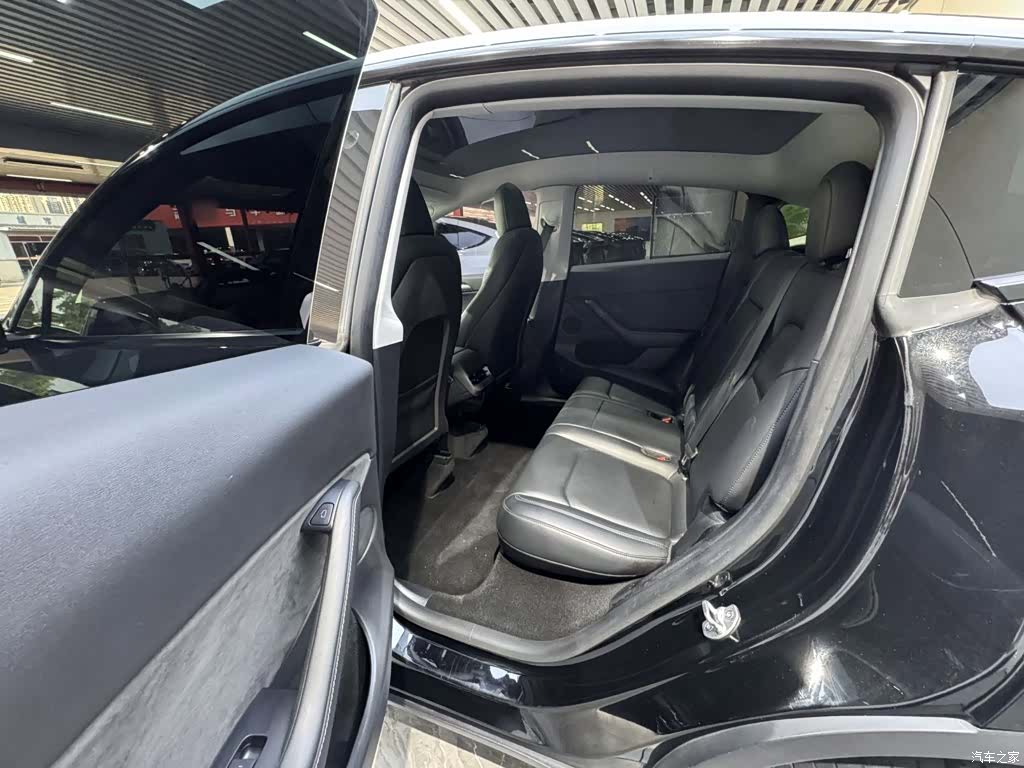 Tesla Model Y, 2022 17