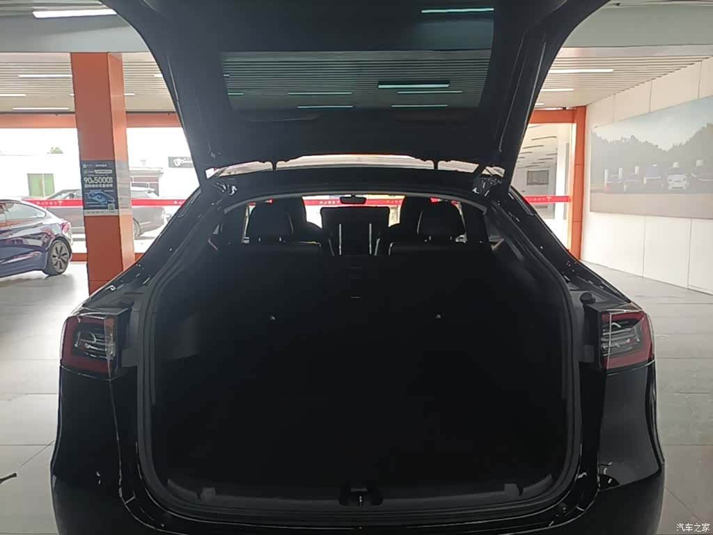 Tesla Model Y, 2022 19
