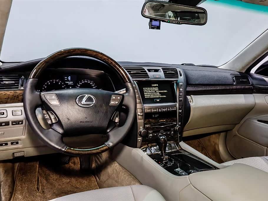 Lexus LS