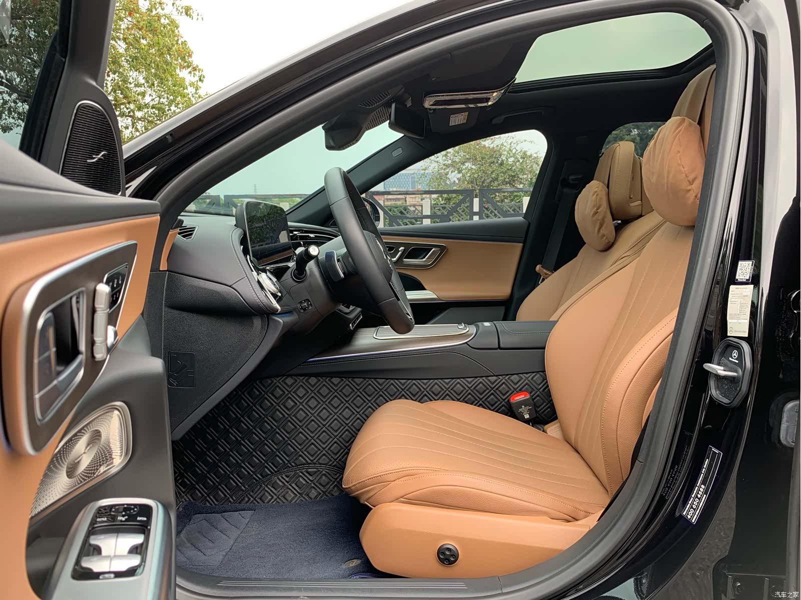 Mercedes-Benz E-Class, 2024 14