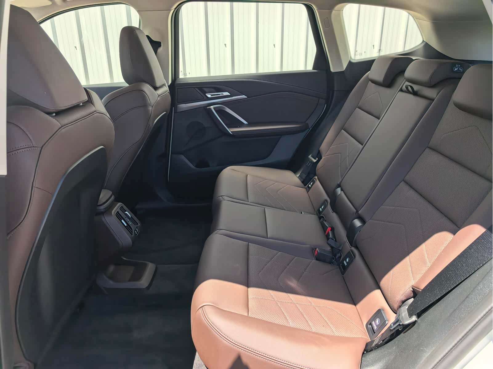 BMW iX1, 2025 7