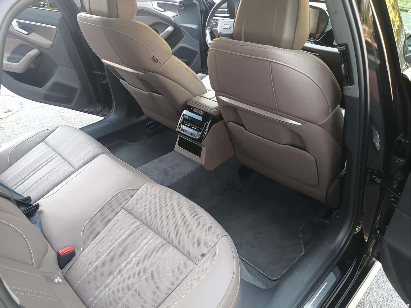 Audi A6L, 2026 7