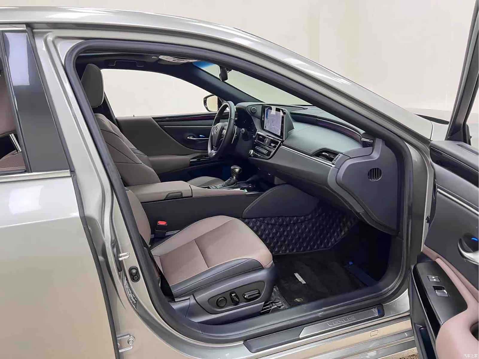 Lexus ES, 2024 25