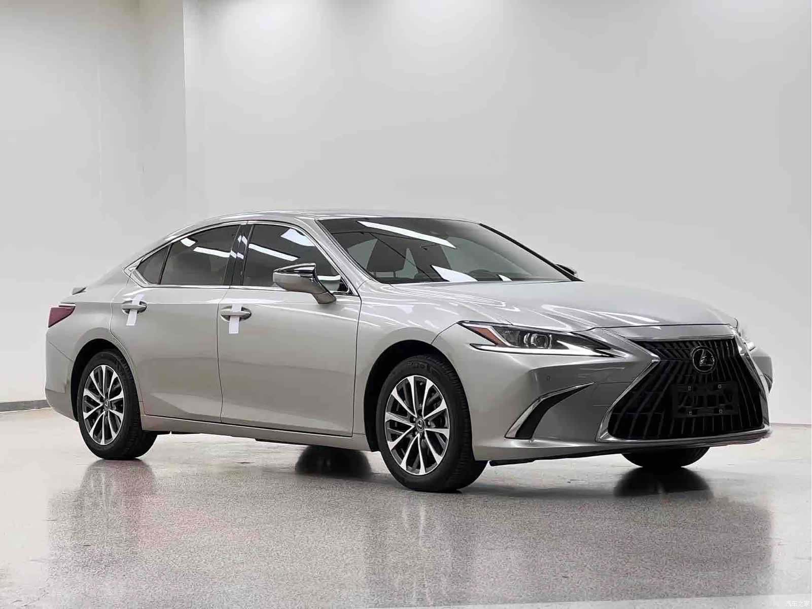 Lexus ES, 2024 3