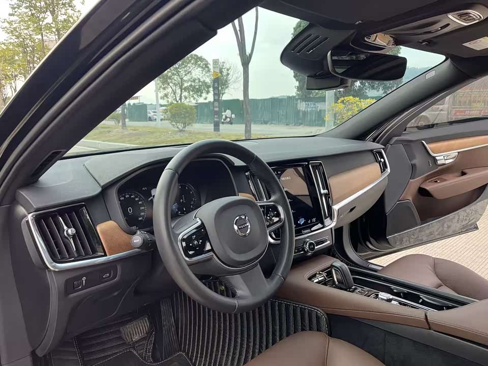 Volvo S90