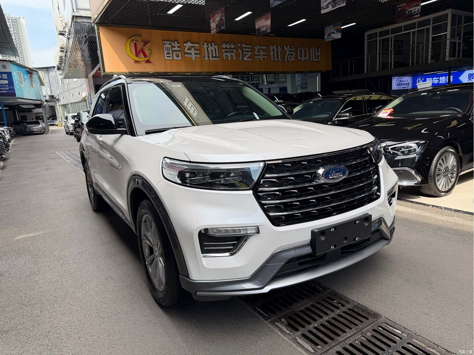 Ford Explorer, 2022 3