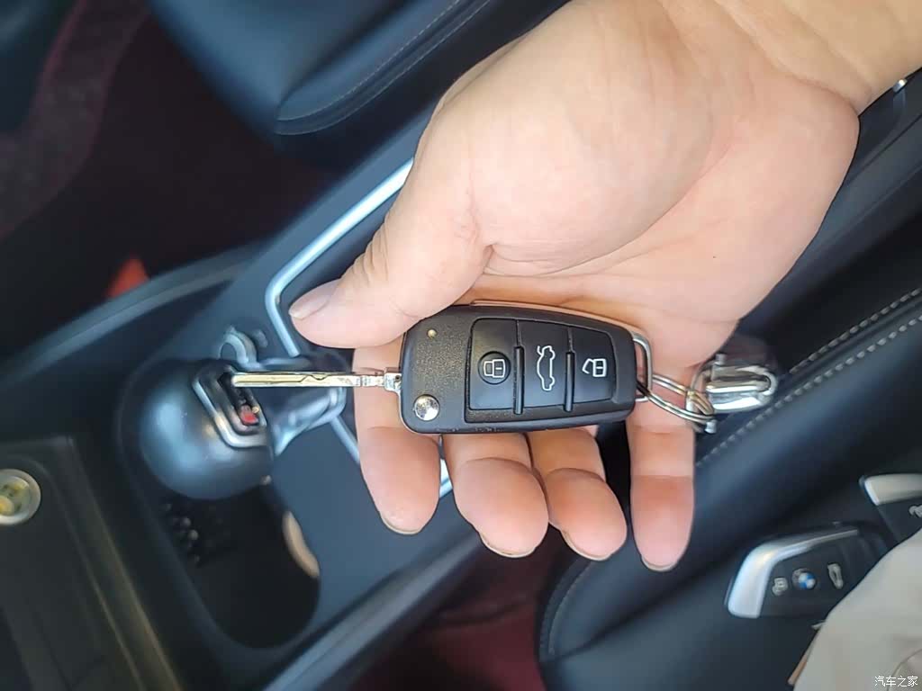 Audi Q2L, 2021 9