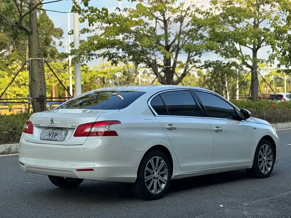 Peugeot 408