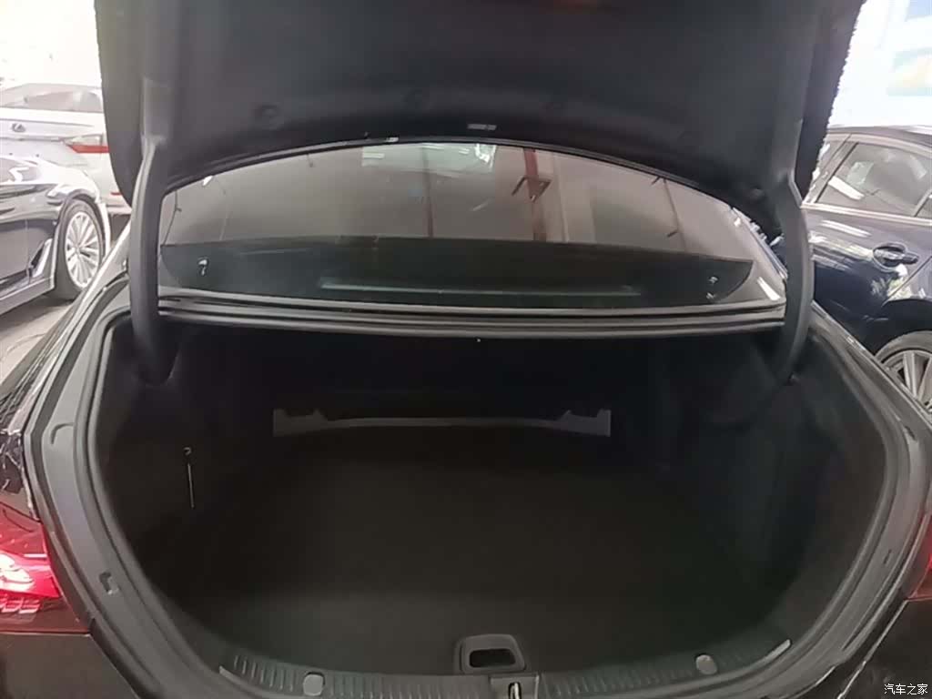 Mercedes-Benz E-Class, 2023 19
