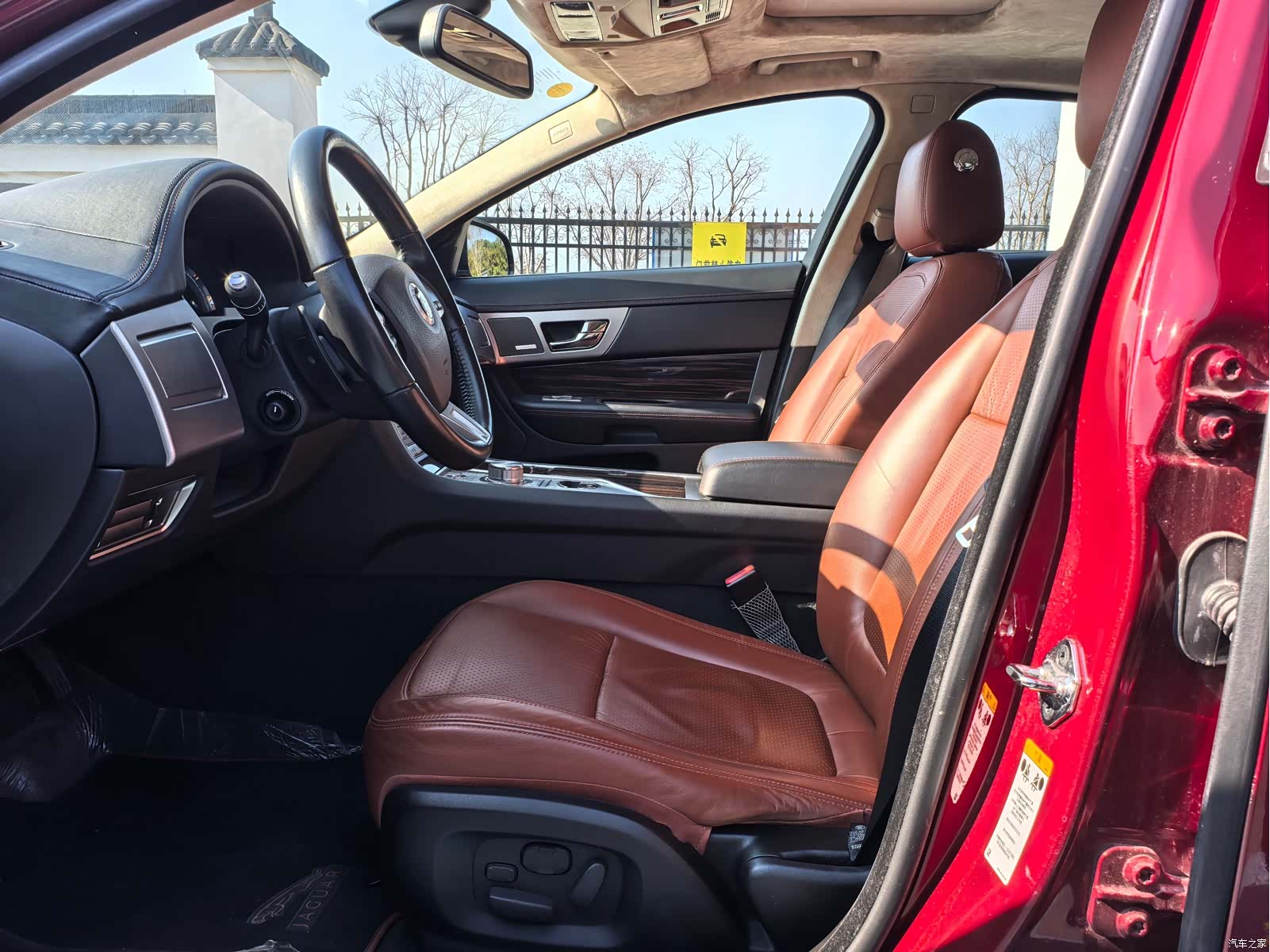 Jaguar XF, 2013 11