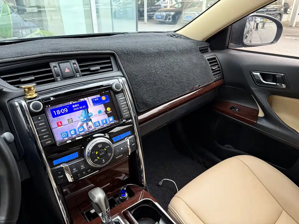 Toyota Reiz