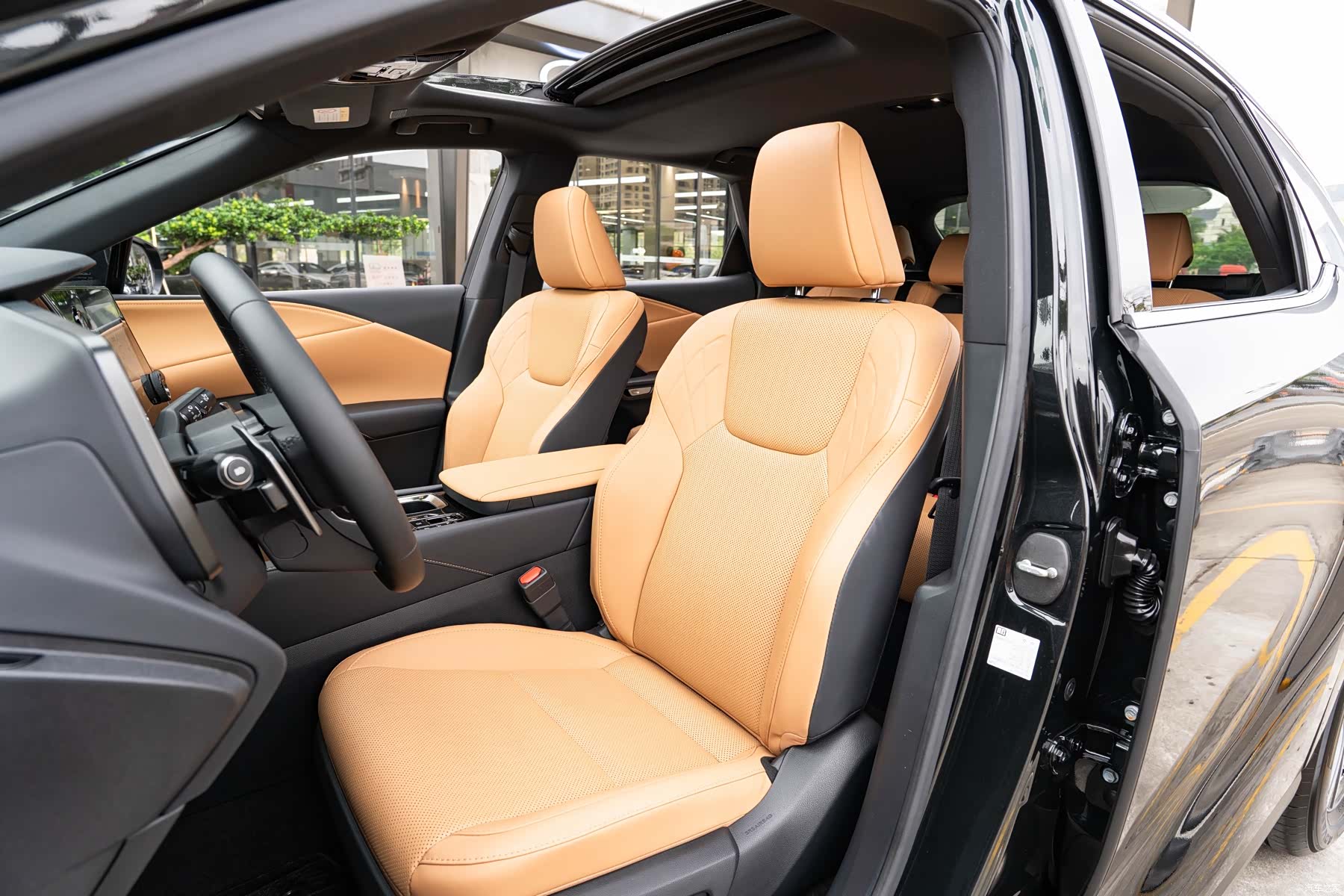 Lexus RX, 2025 11
