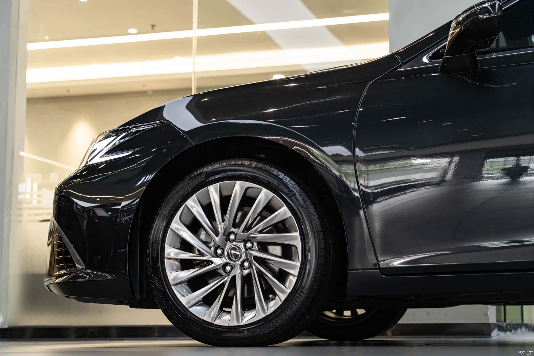 Lexus ES, 2025 8