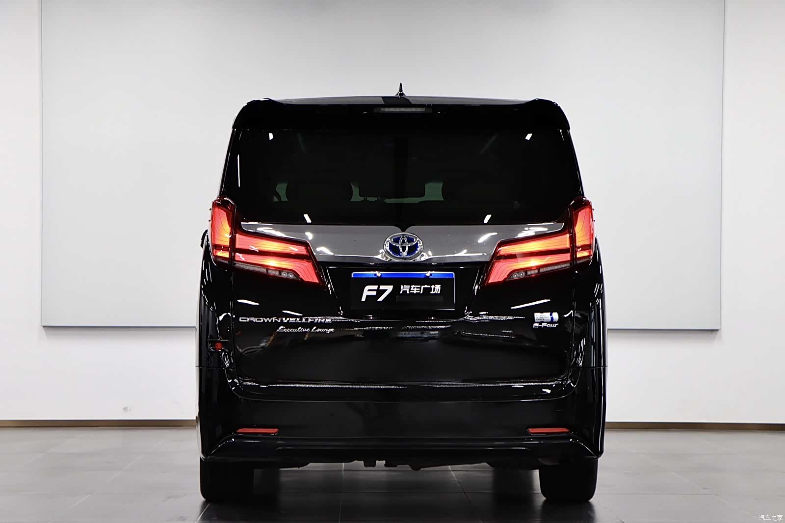 Toyota Vellfire, 2022 все фото