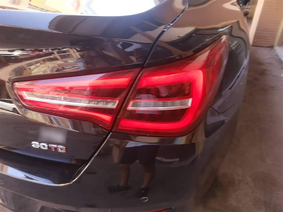 Hongqi H5