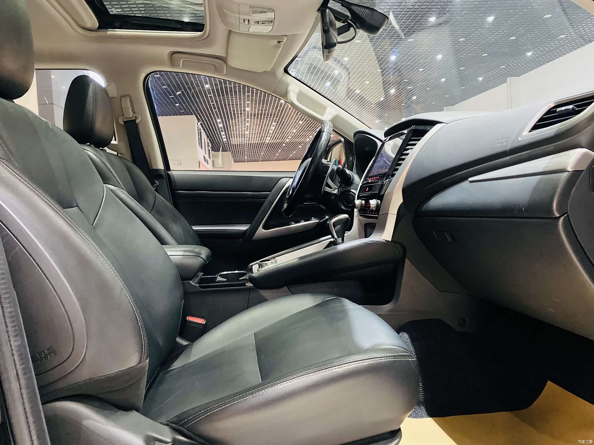 Mitsubishi Pajero, 2020 10