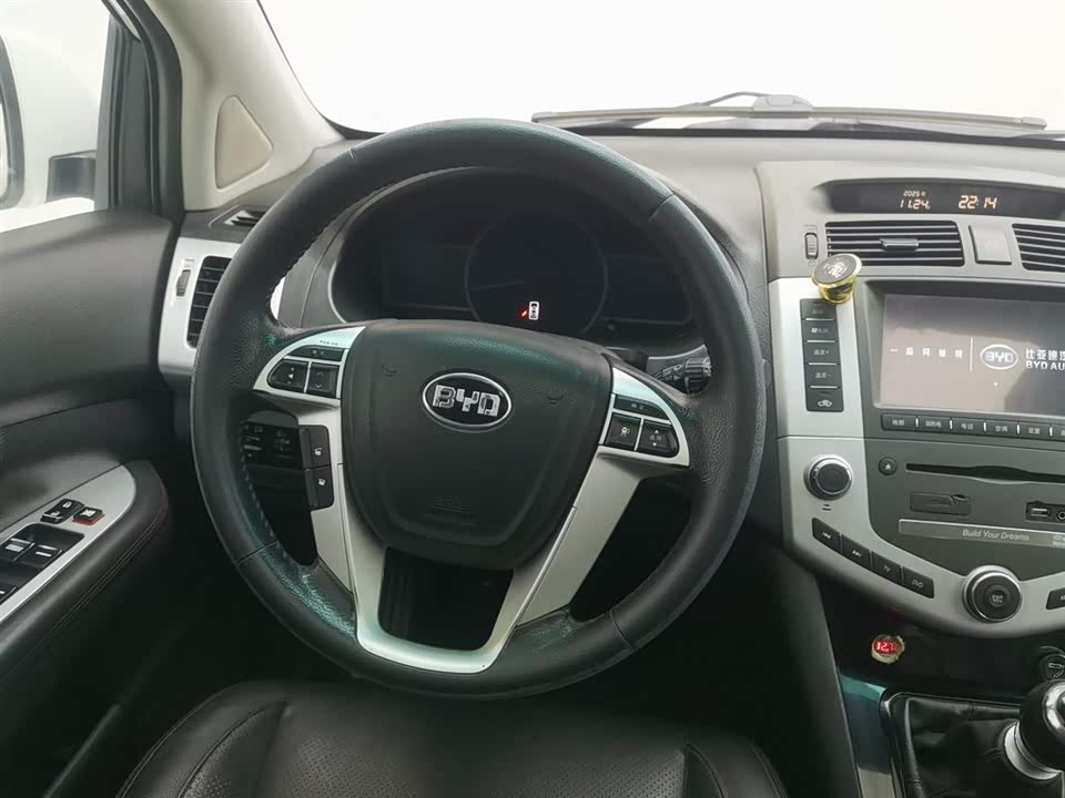 BYD S6