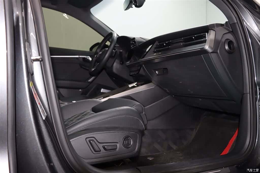 Audi Flying Spur, 2025 7