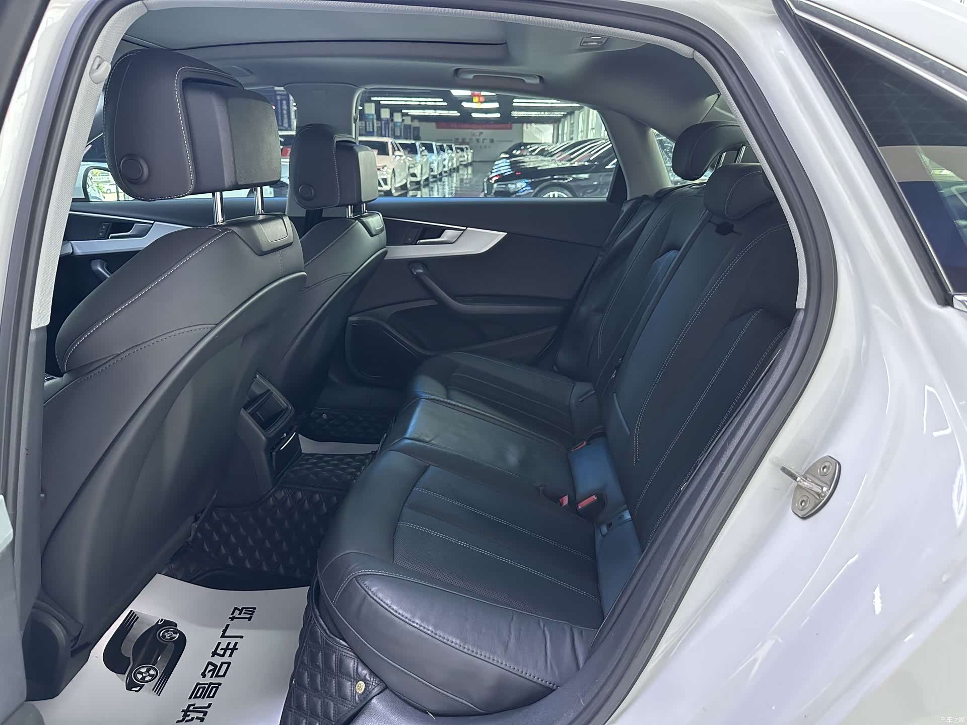 Audi A4L, 2020 все фото