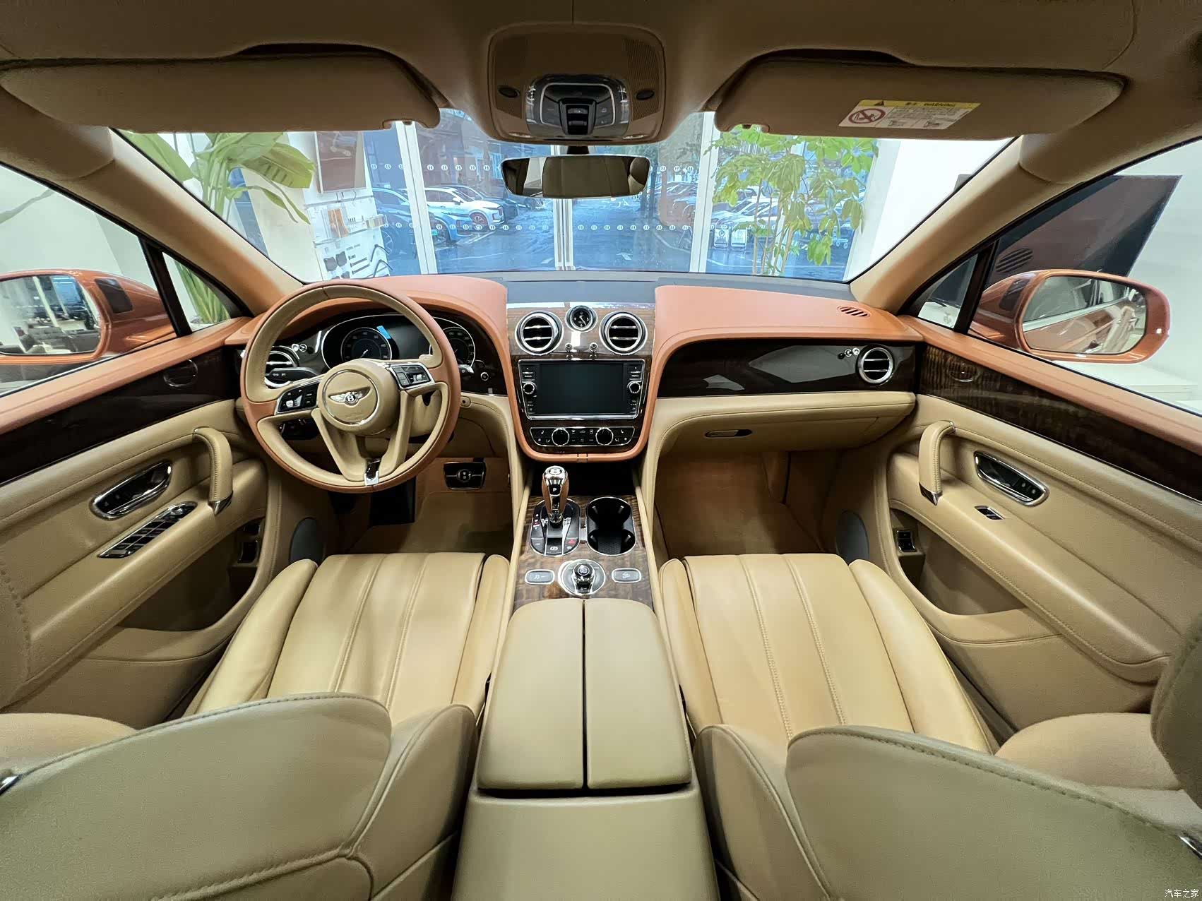 Bentley Bentayga, 2020 6