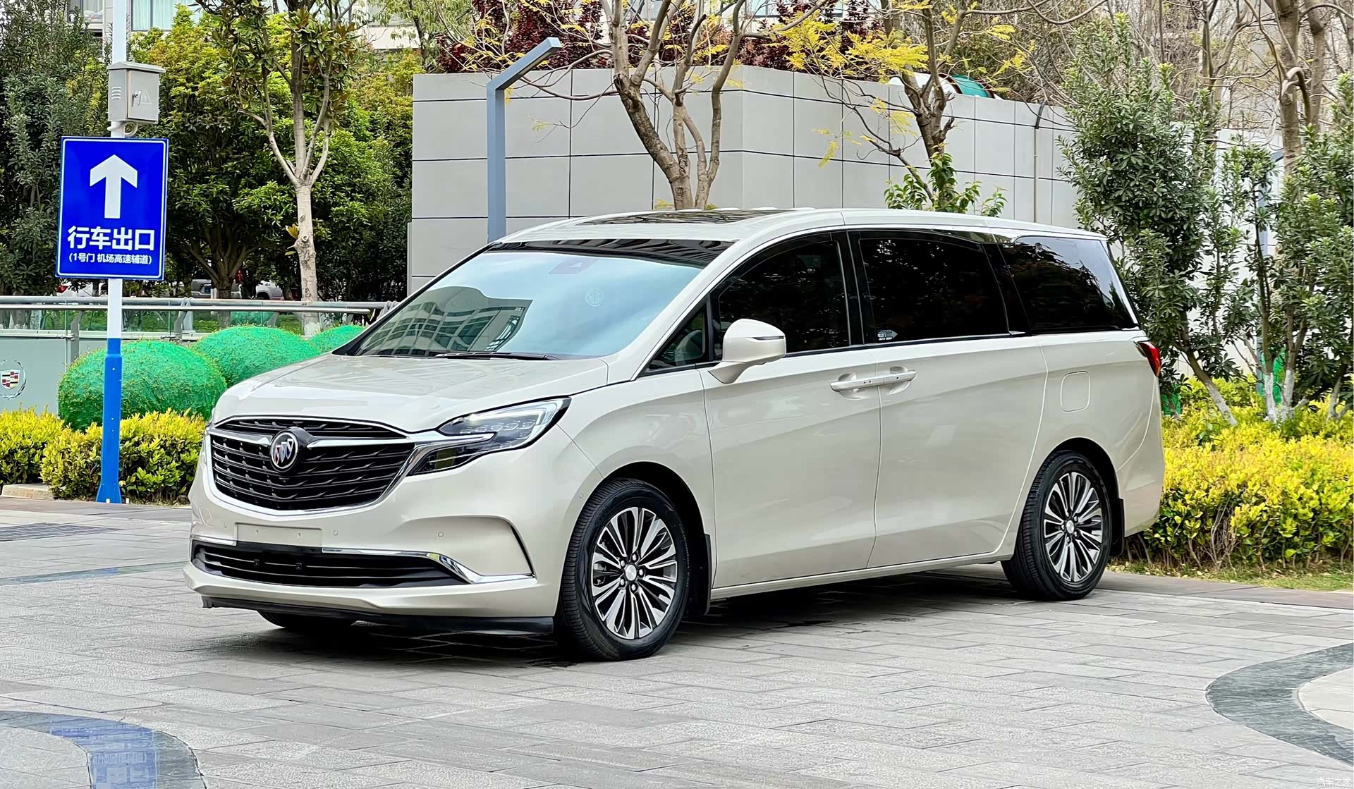 Buick GL8, 2021 1