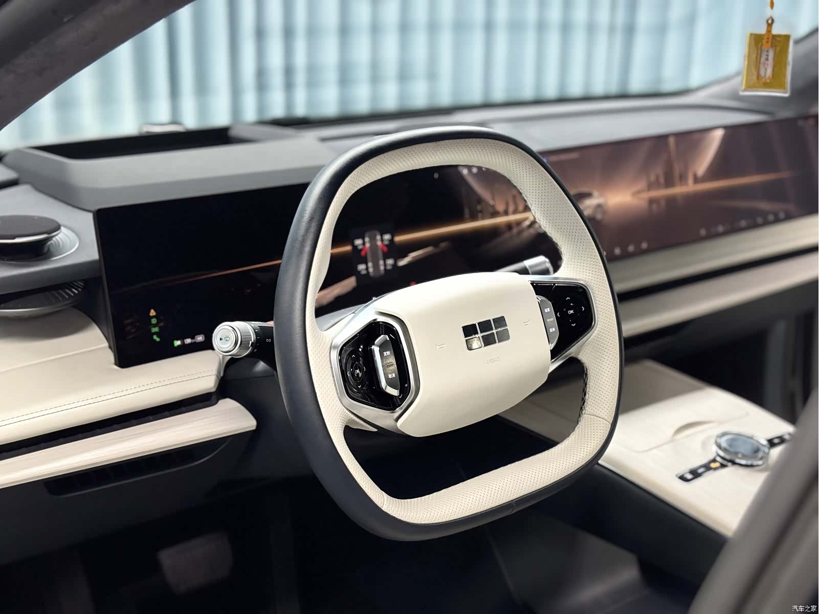 Geely E8, 2024 4