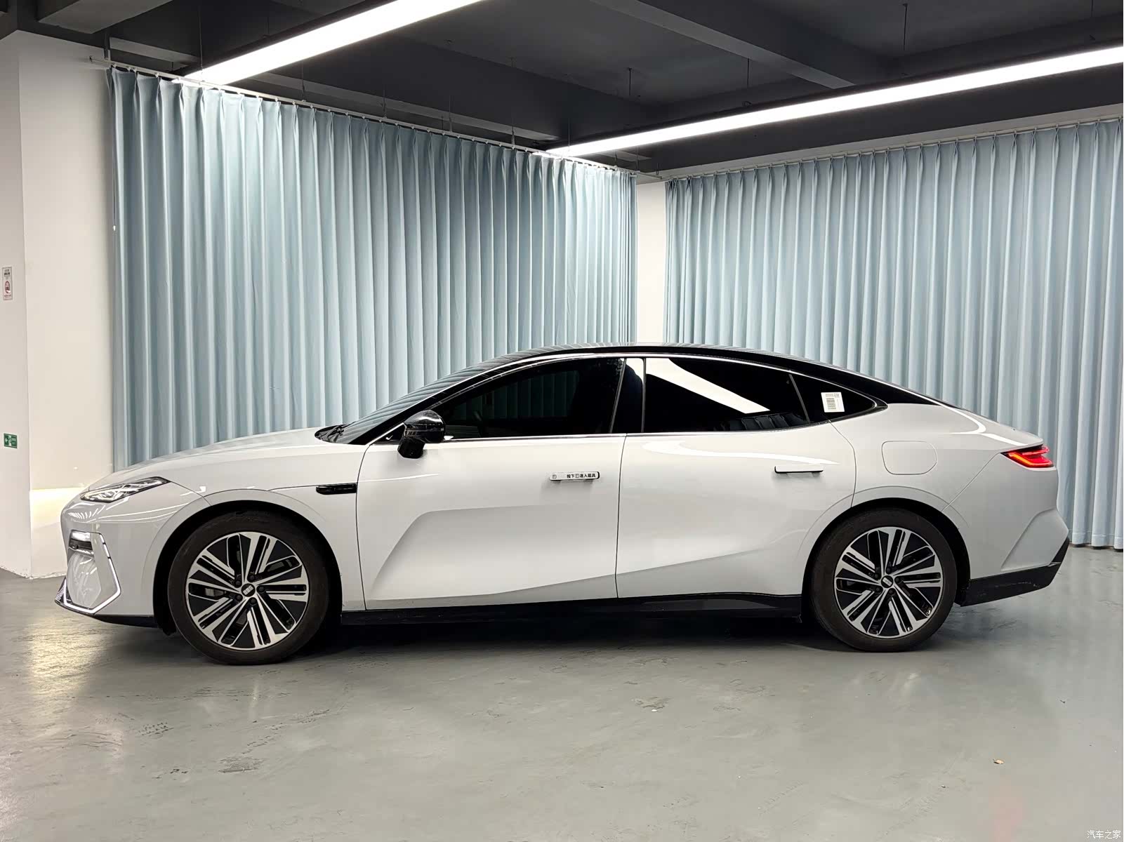 Geely E8, 2024 3