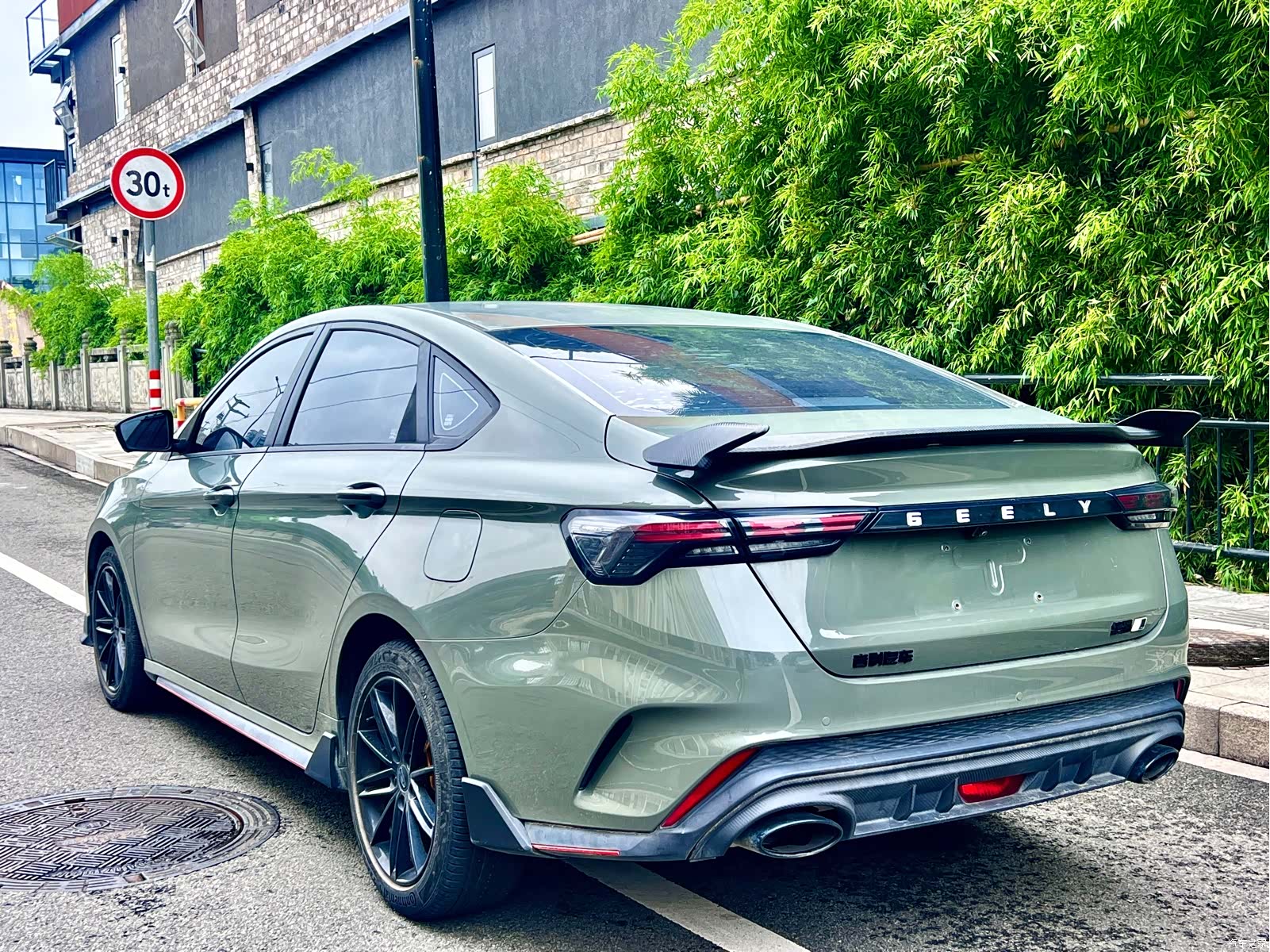 Geely Binray, 2022 9
