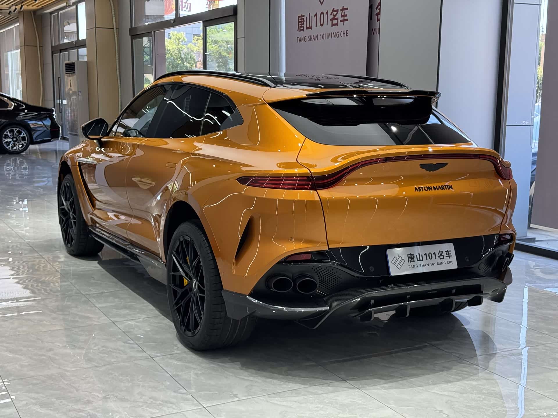 Aston Martin DBX, 2022 6