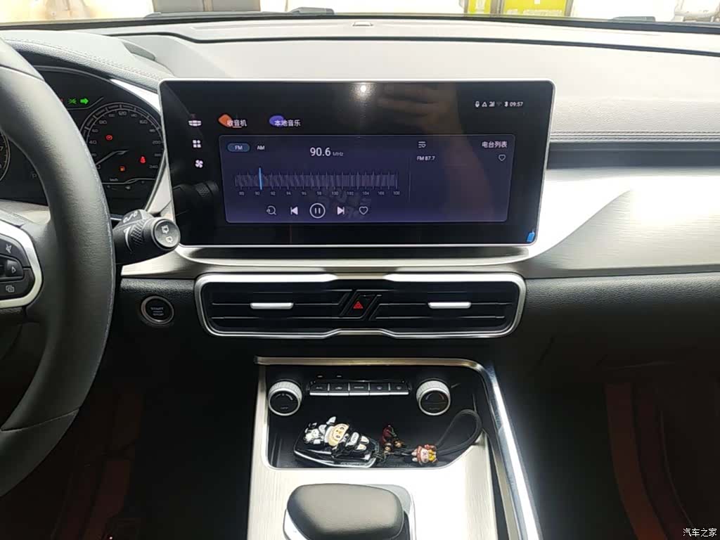 Geely Coolray, 2025 13