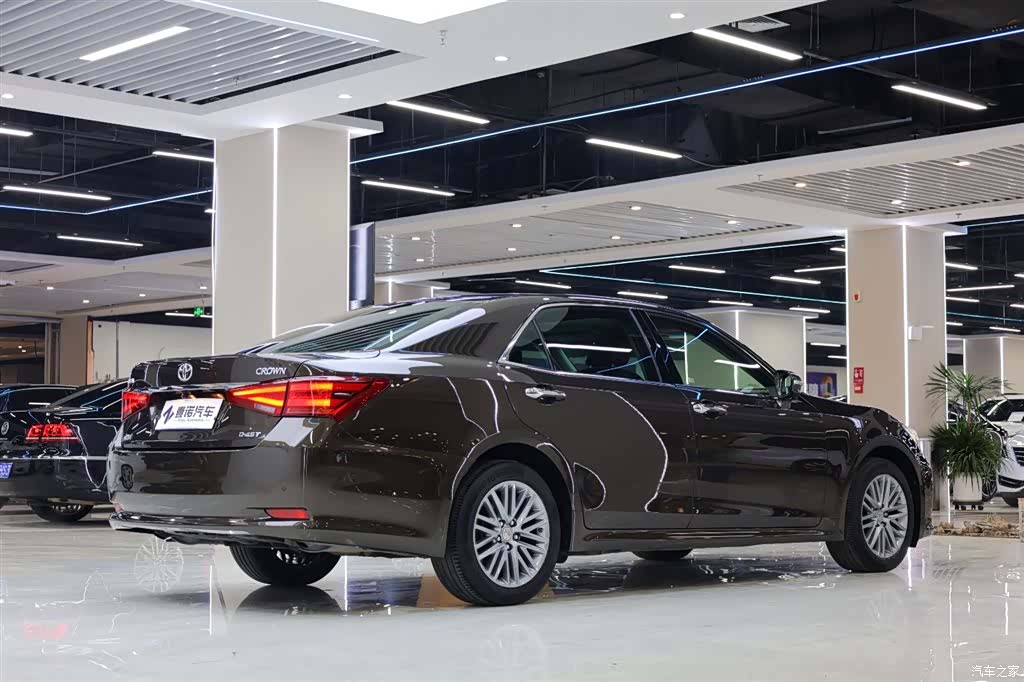 Toyota Crown, 2017 13