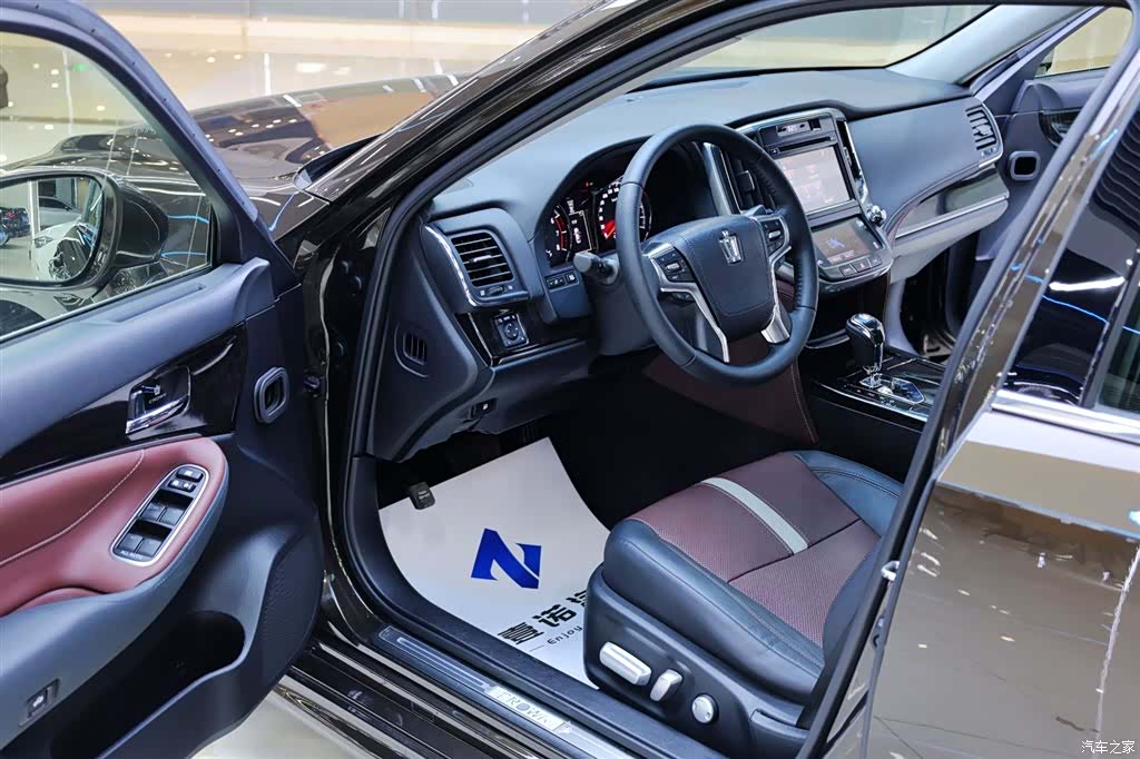 Toyota Crown, 2017 16