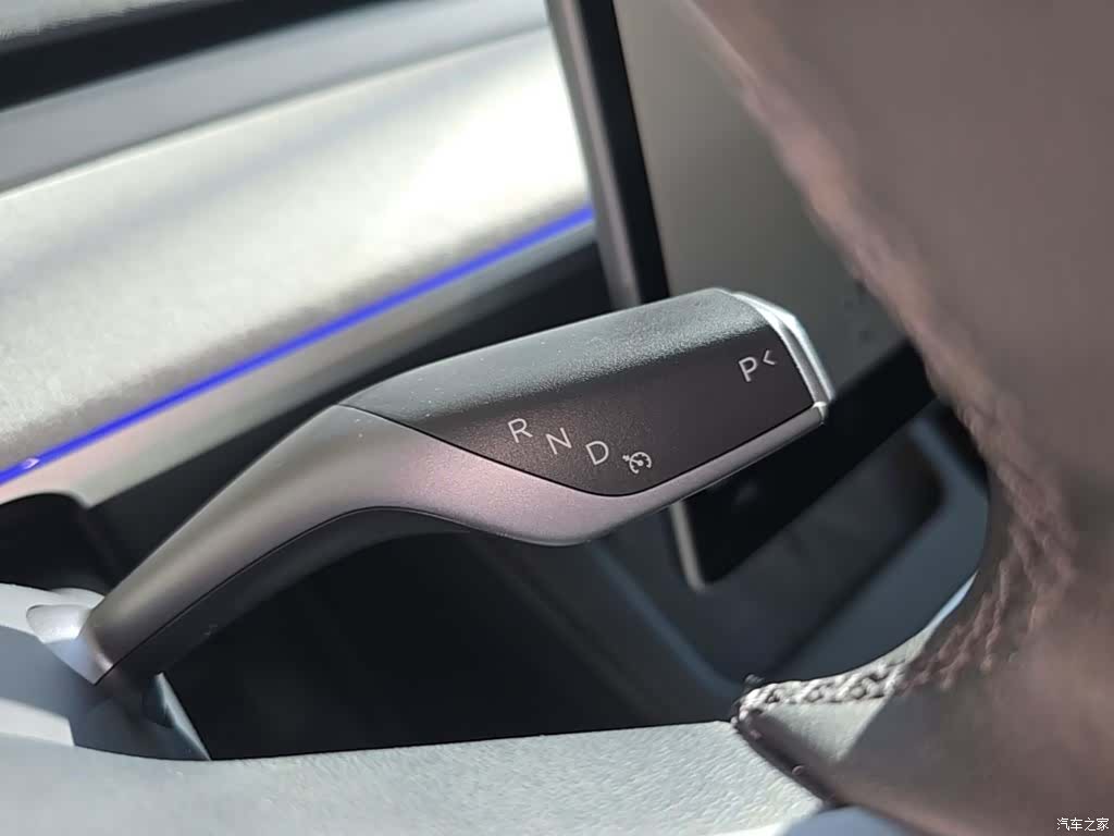 Tesla Model Y, 2024 14