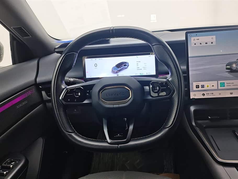 Lynk & Co 07 EM-P