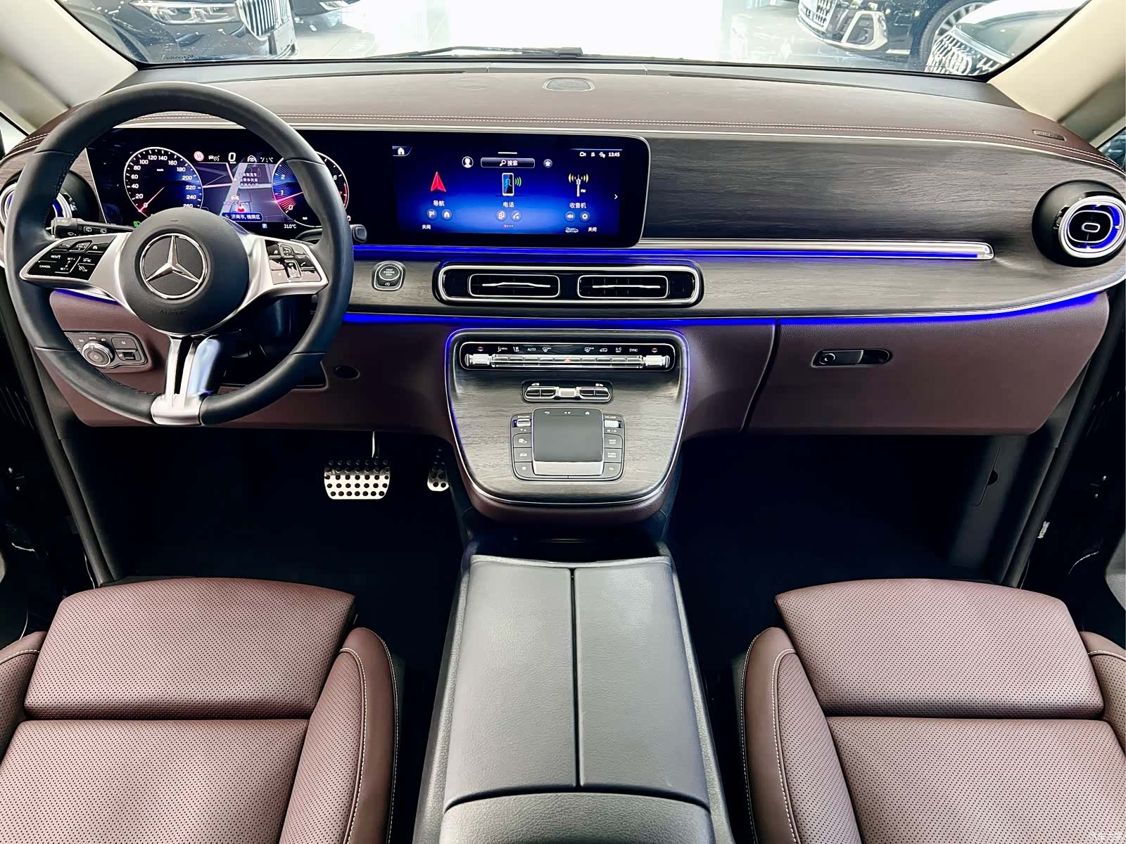 Mercedes-Benz V-Class, 2025 9