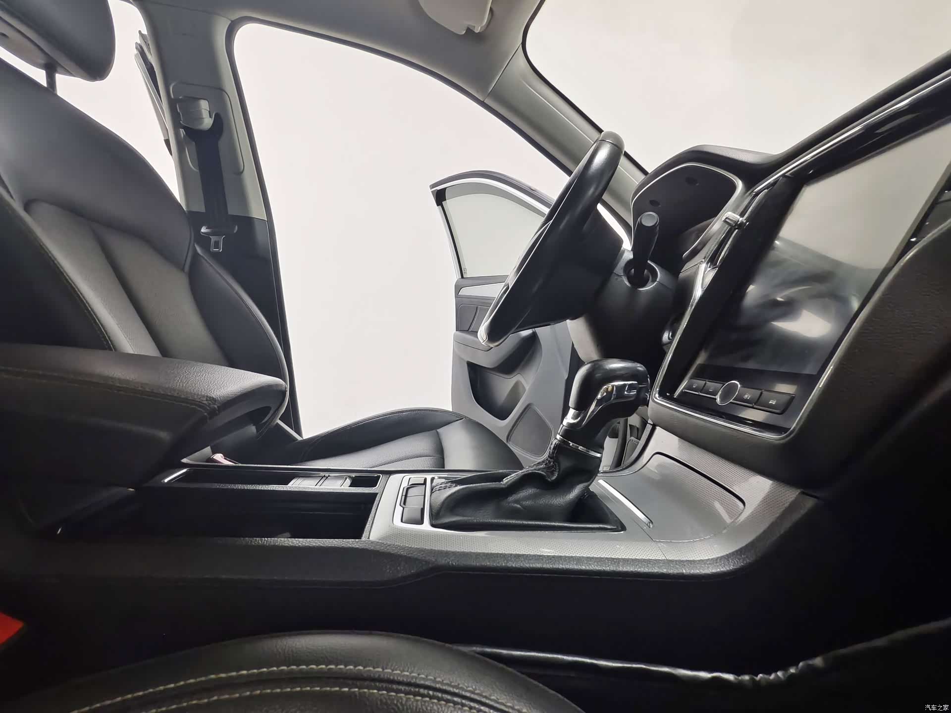 Roewe RX5, 2020 15