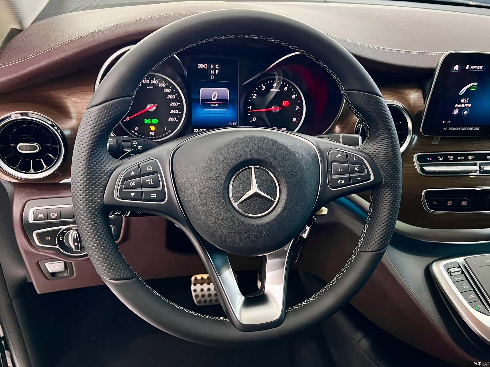 Mercedes-Benz V-Class, 2024 15