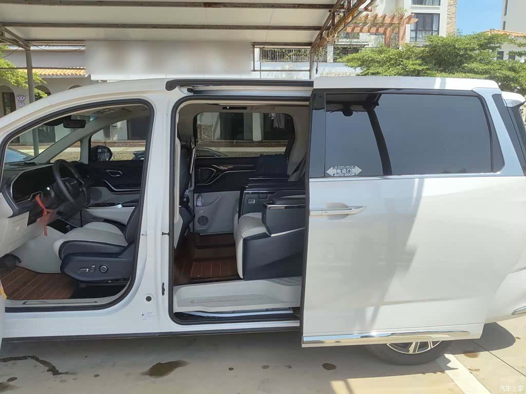 Maxus G90, 2022 14