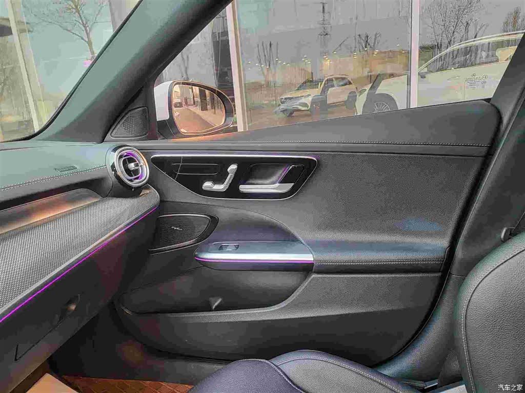 Mercedes-Benz C-Class, 2024 14