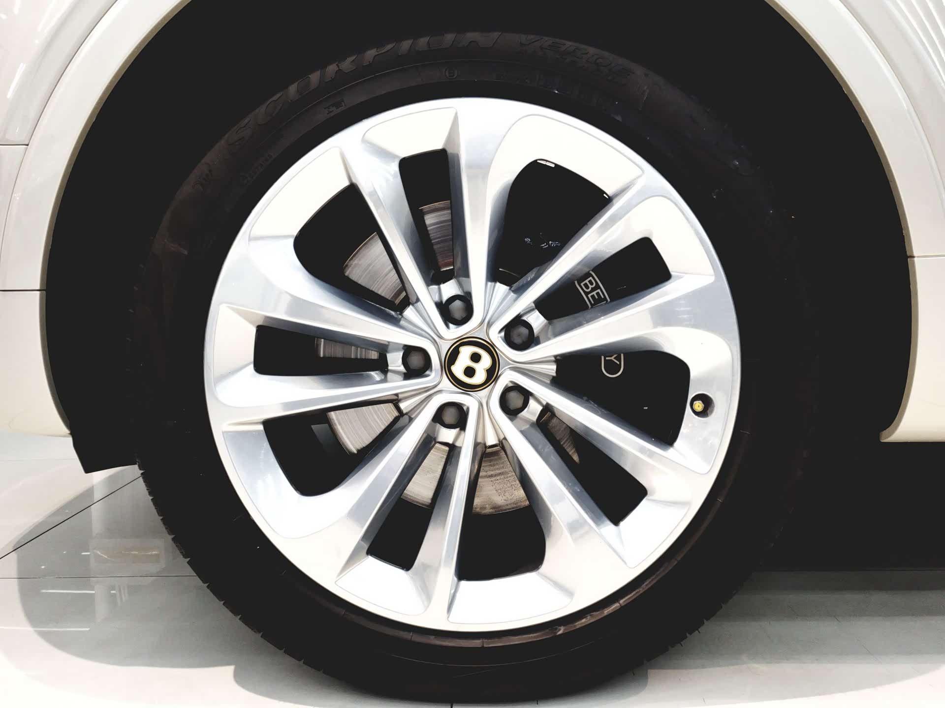 Bentley Bentayga, 2019 15