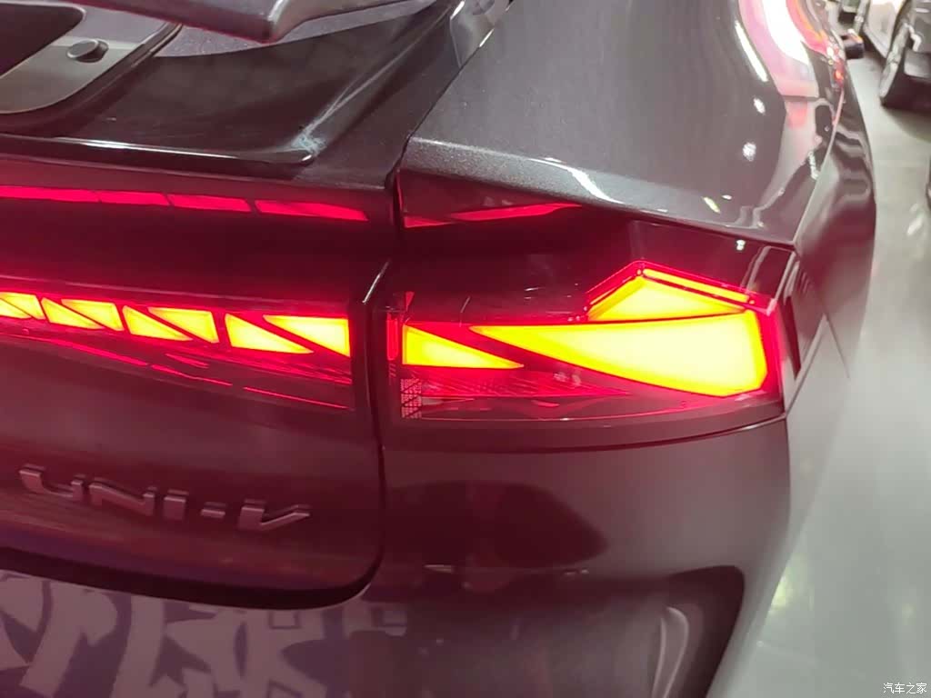 Changan UNI-V, 2022 8