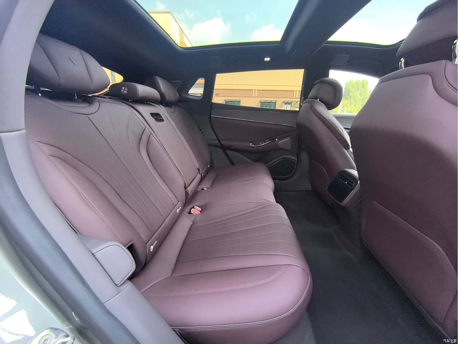 Denza Z9GT, 2025 13