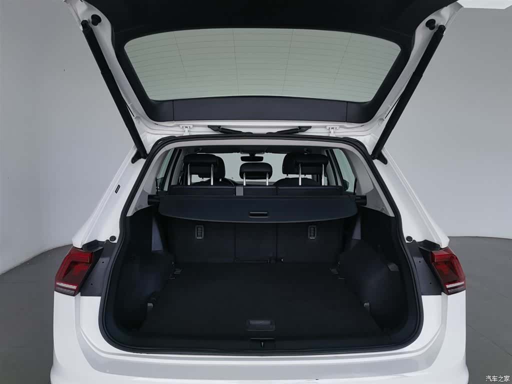 Volkswagen Tiguan L, 2018 16