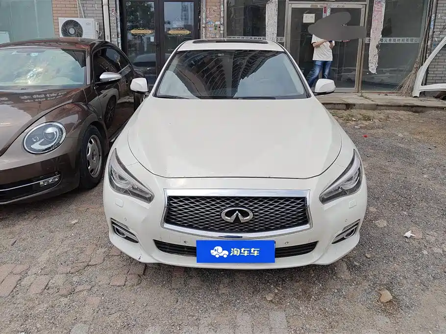 Infiniti Q50L